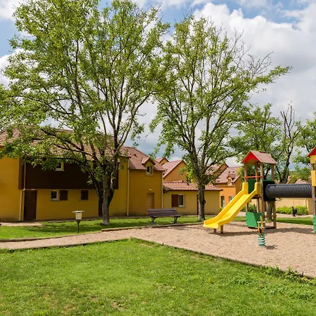 Lagrange Les Bastides De Lascaux Üdülőpark 4*