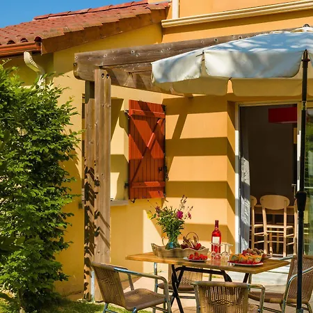 Holiday park Lagrange Les Bastides De Lascaux Montignac-Lascaux
